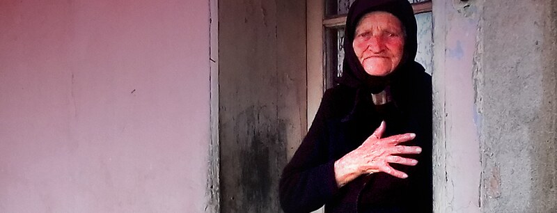 Pachete cu alimente pentru cei izolați fără mâncare