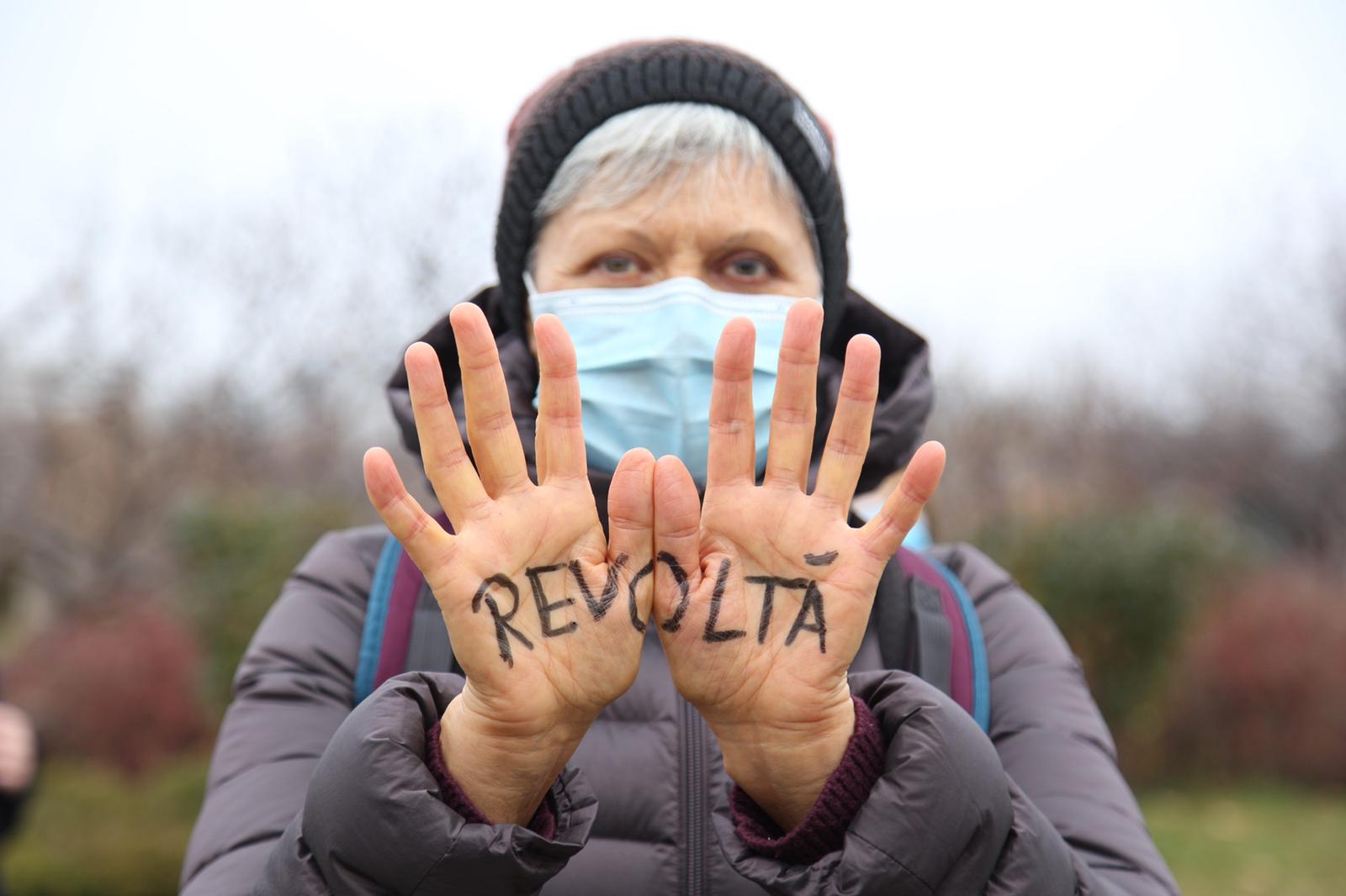 protest statuie copil abuzat 2