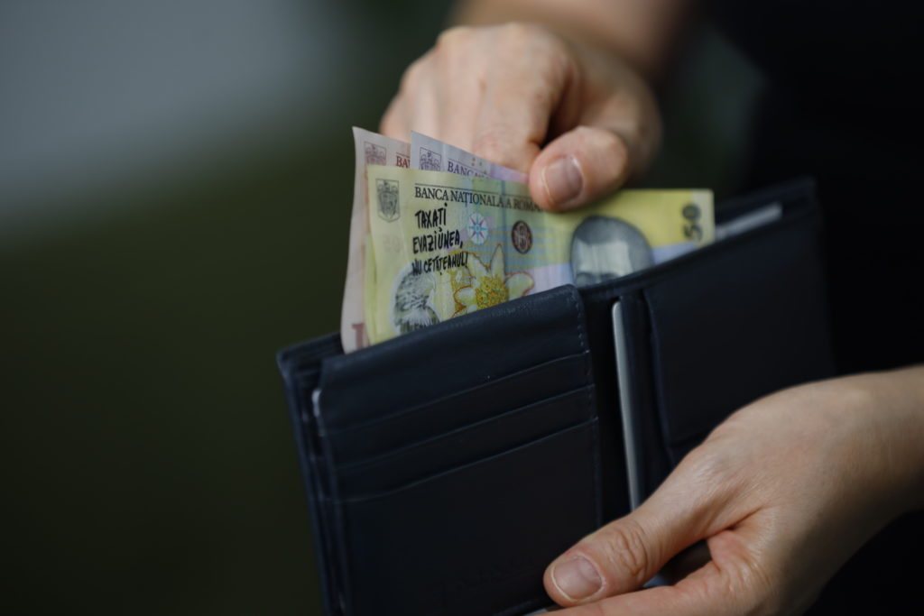 #BaniiVorbesc: Cum poți protesta împotriva creșterii taxelor care protejează evaziunea fiscală