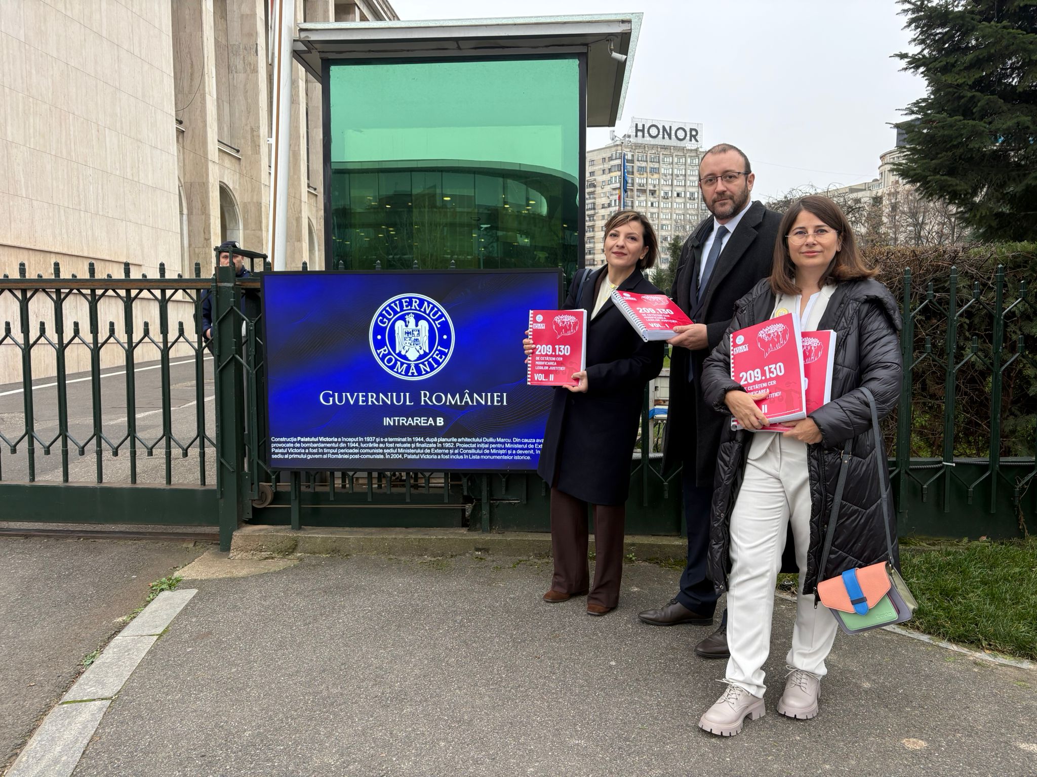 Reprezentanții Declic și Funky Citizens, la prima ședință a grupului de lucru pentru reforma justiției, constituit la Guvern. Peste 210.000 de cetățeni cer schimbarea legilor justiției