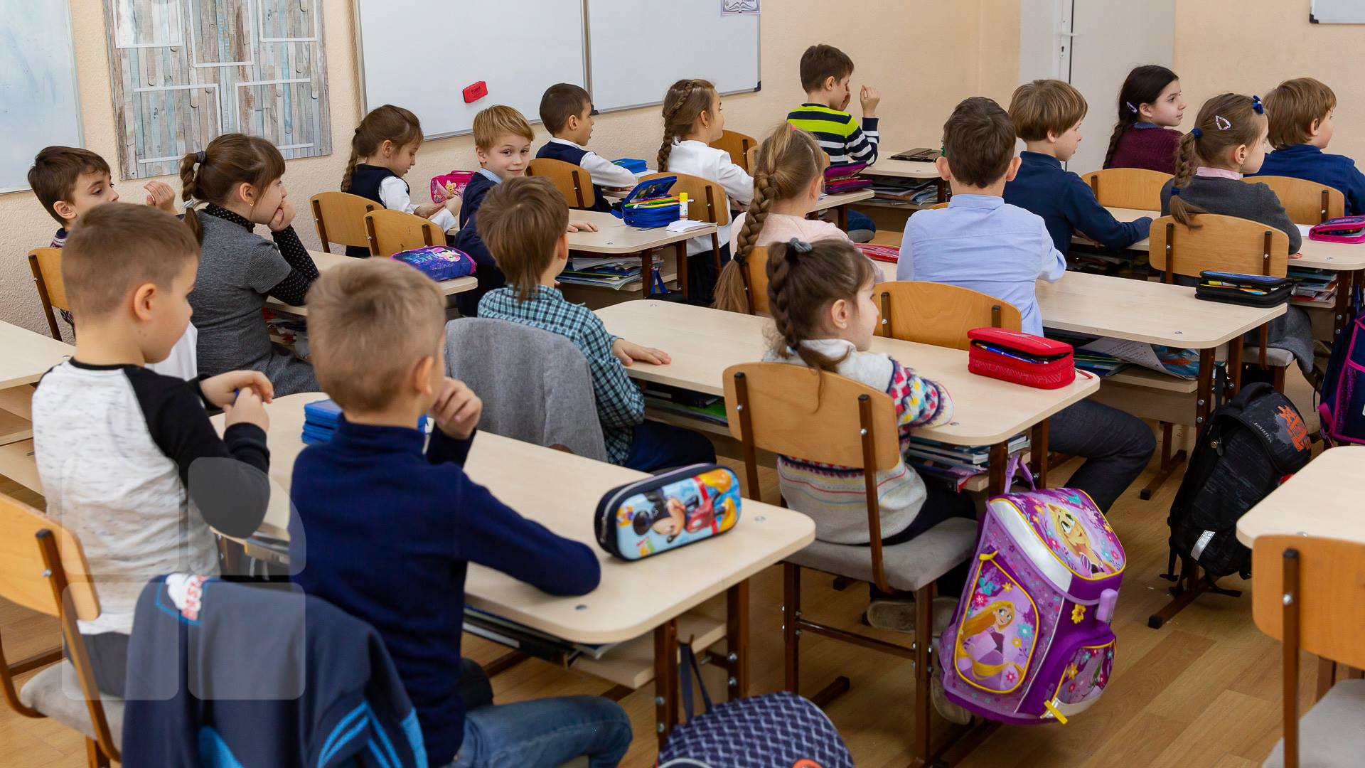 Declic cere Ministerului Educației să retragă proiectul care elimină bursele sociale pe perioada verii